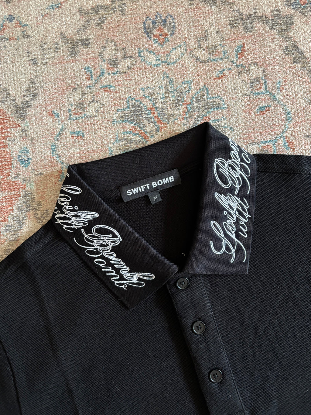 Swift Bomb Script Polo BLACK